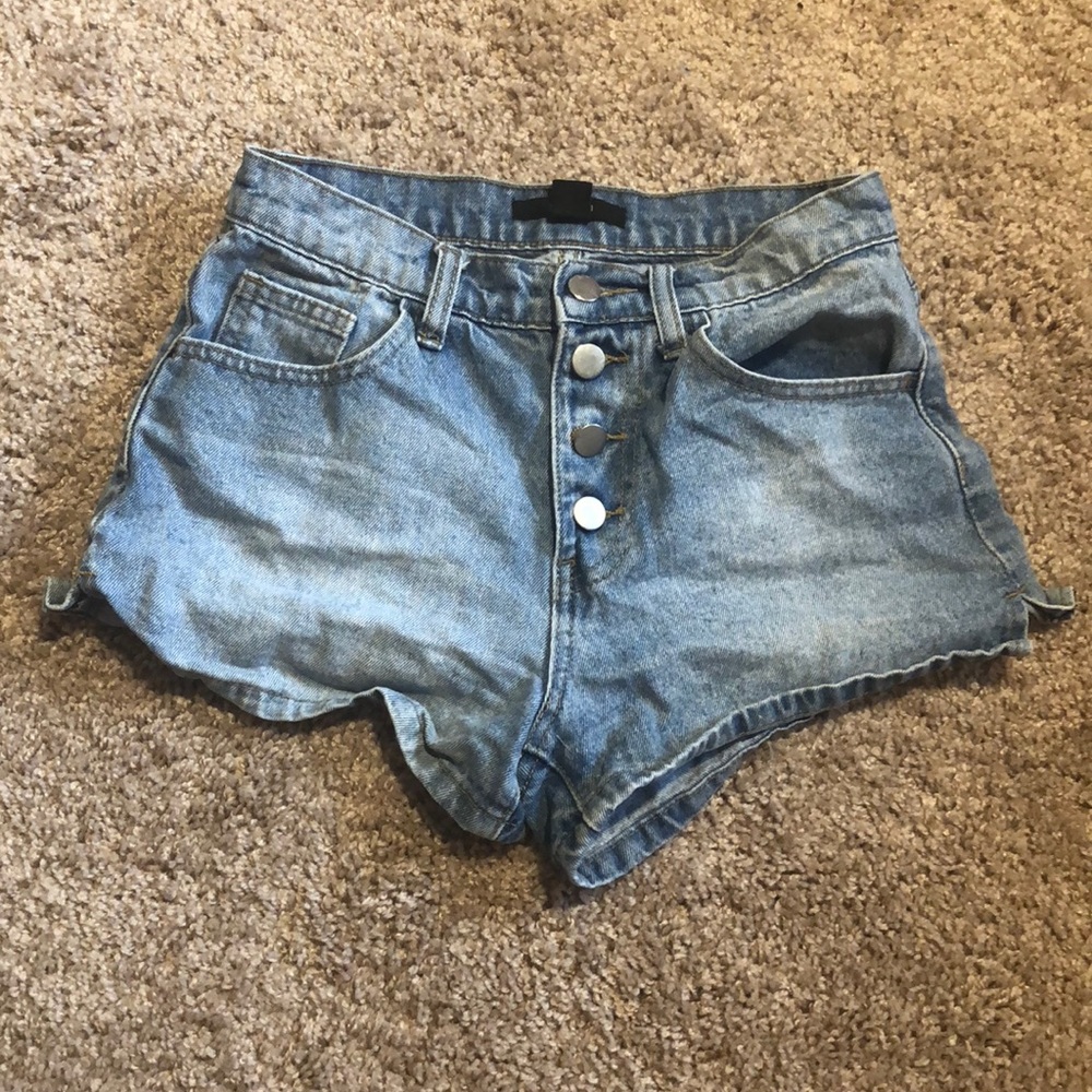 Adorable High Waisted Button Up Shorts!!
